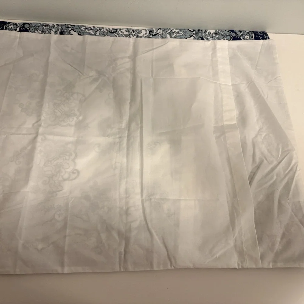 Pottery Barn Medallion Pillowcase Blue White Cotton 20x26 Set Of 2